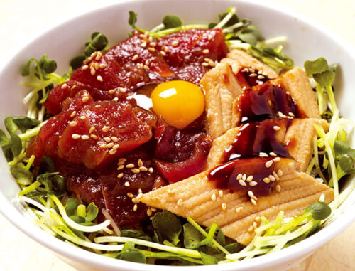 づけ鮪と穴子丼の写真
