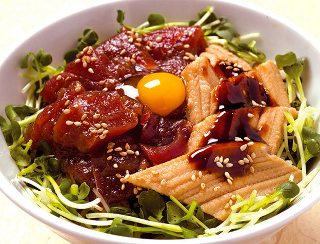 づけ鮪と穴子丼の写真
