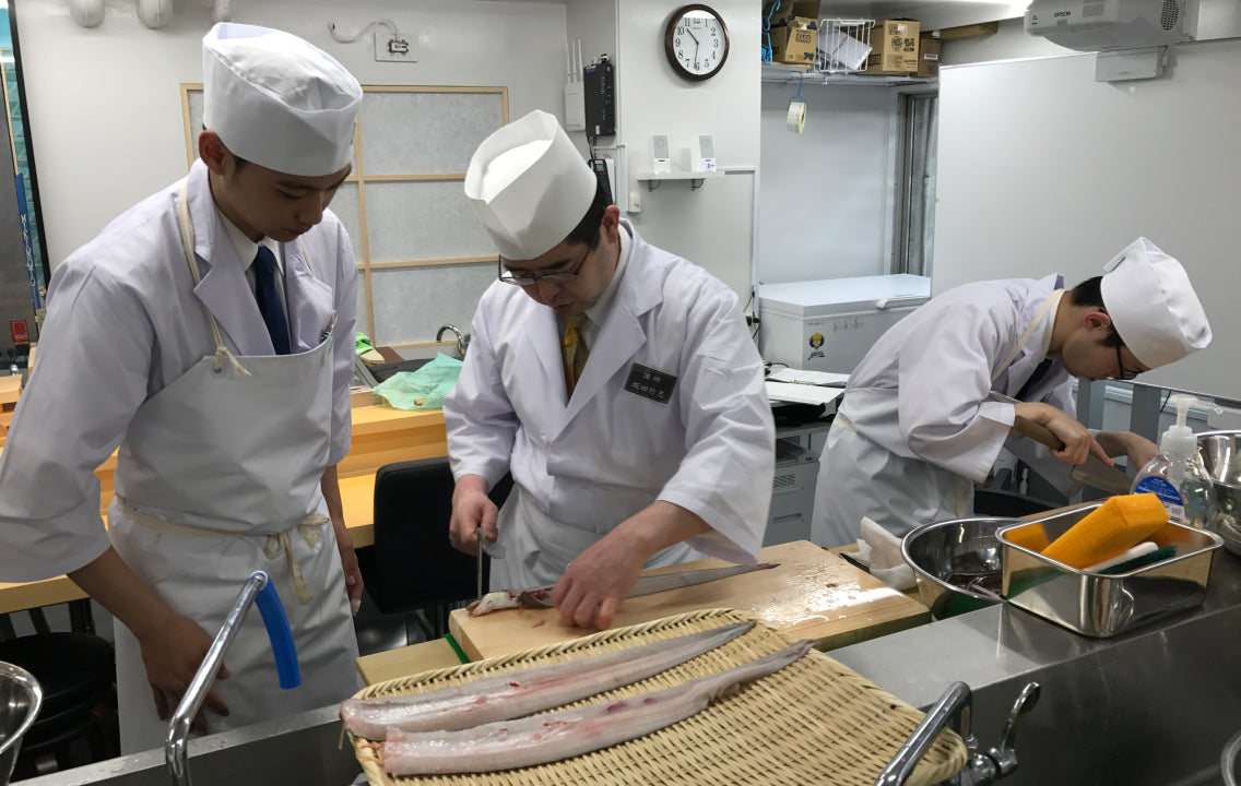 調理技術力の育成・魚を下ろすのイメージ